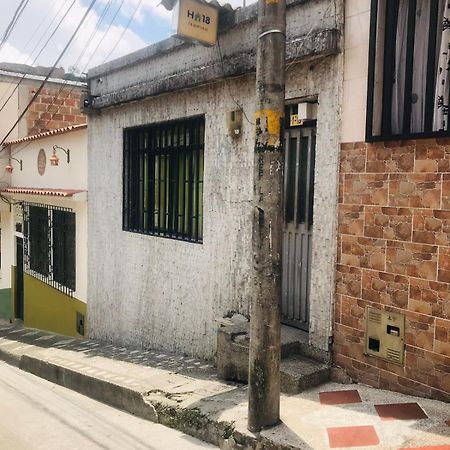Hostal La 18 Перейра Екстер'єр фото