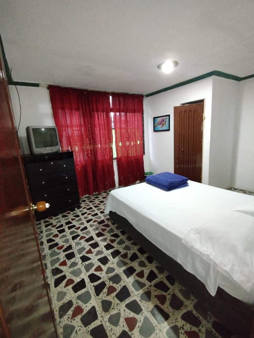 Hostal La 18 Перейра Екстер'єр фото